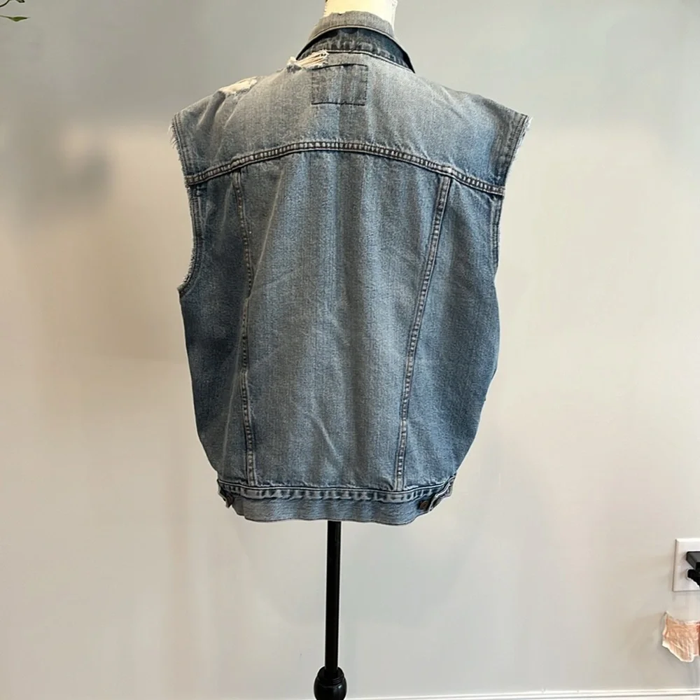 Levi Strauss signature destroyed denim vest. Size M - Picture 5 of 14